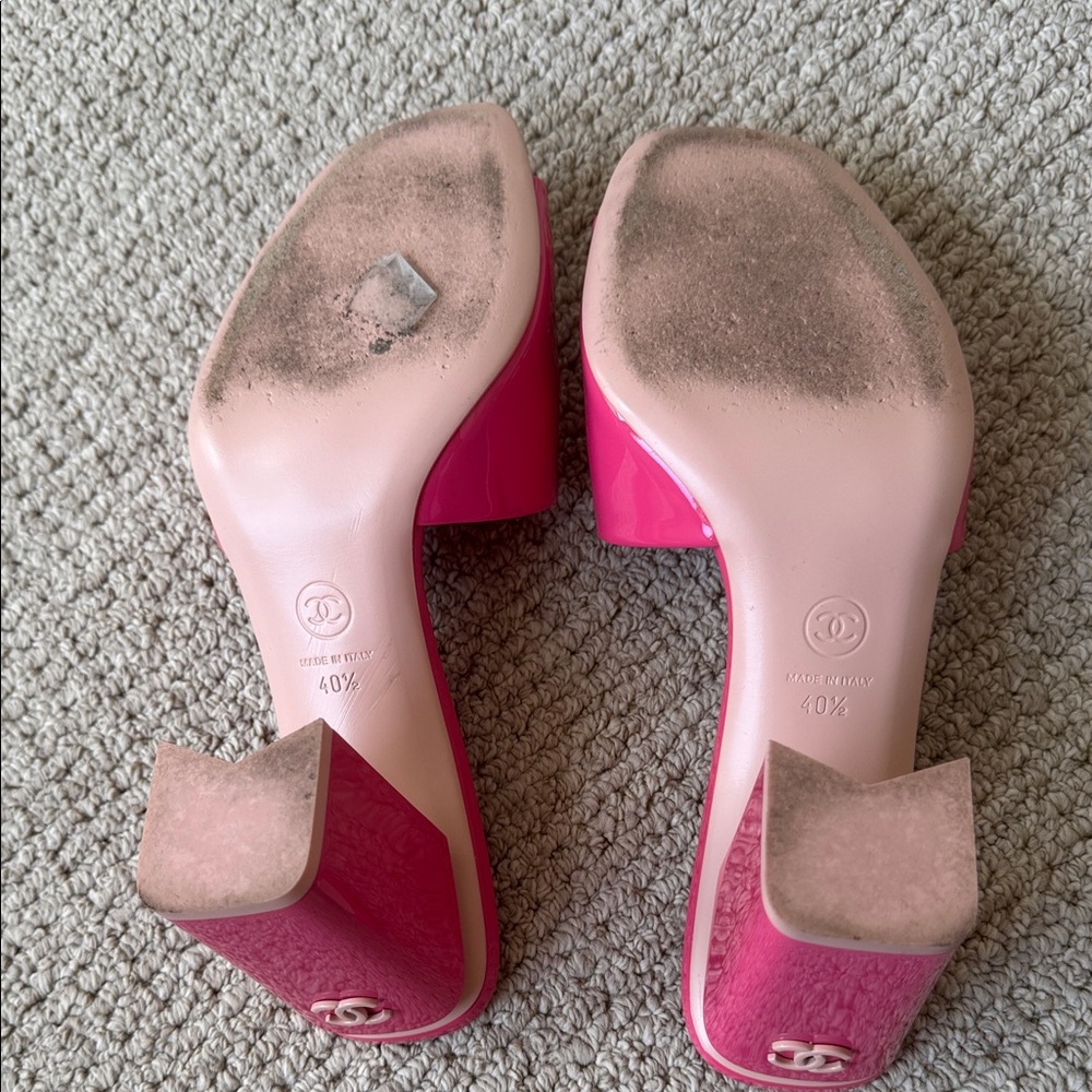 CHANEL Hot Pink Patent Leather Block Heel Mules Sandals Size 40.5 - Picture 7 of 10